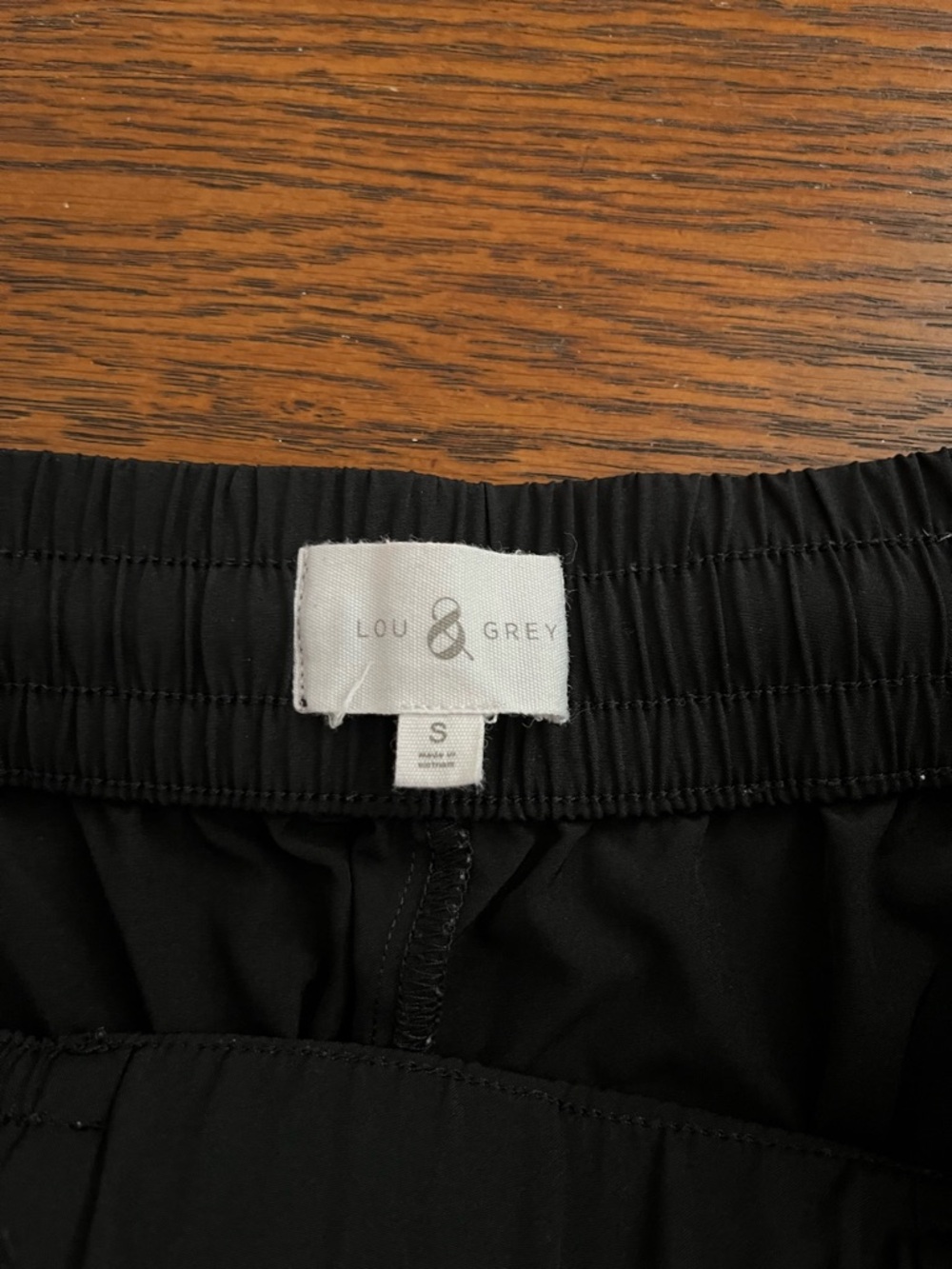 Lou & Grey Women's Black Drawstring Athletic Shorts Size Small Gym Neutral Basic - Picture 5 of 9